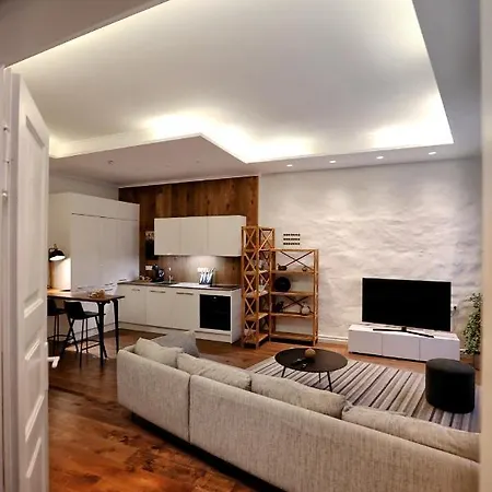 Town Hall Square 아파트