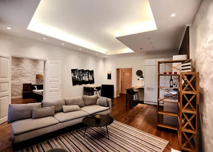 아파트 Town Hall Square